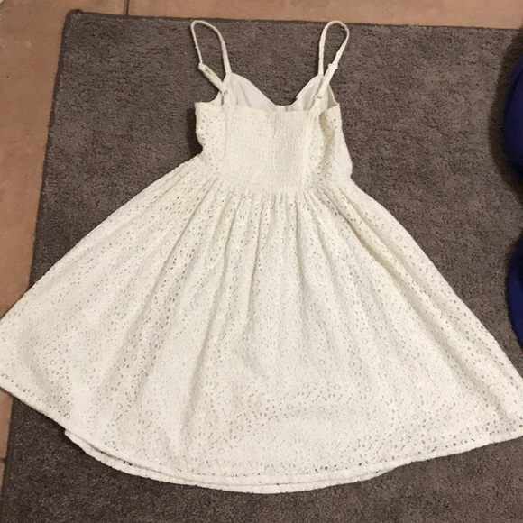 White dress - Picture 2 of 4